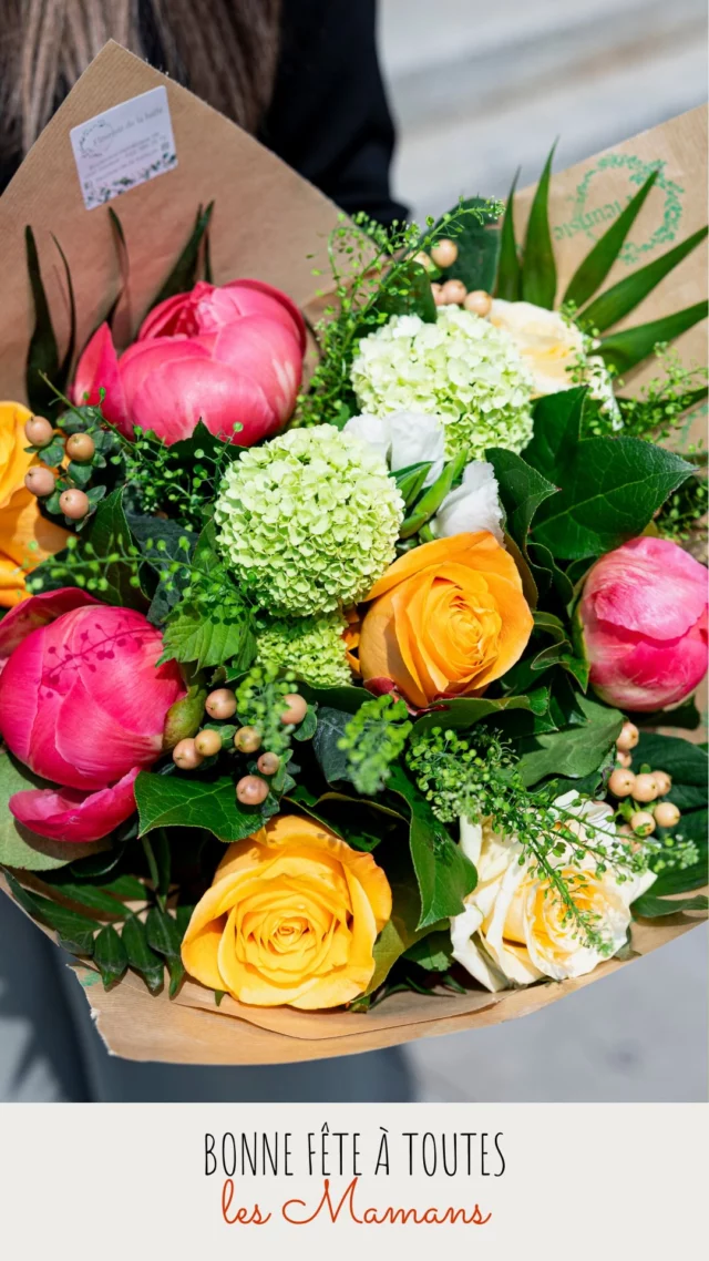 🌷 Bonne fête à toutes les Mamans ! 💝

Ce dimanche 11 mai, on célèbre celles qui nous inspirent, nous soutiennent, et nous aiment sans compter. 

Pour l’occasion, la Fleuriste de la Halle de Rive @fleuriste_de_la_halle est exceptionnellement ouverte de 8h00 à 13h30, pour que vous puissiez gâter votre maman, même à la dernière minute 🌼

Au programme : des bouquets lumineux, des compositions florales pleines de tendresse et surtout beaucoup d’amour dans chaque création 💐

Que vous soyez plutôt roses, pivoines ou fleurs sauvages, vous trouverez de quoi faire plaisir à coup sûr !

📍Passez chez la Fleuriste de la Halle à la Halle de Rive pour faire le plein d’émotions fleuries ✨

Et surtout… bonne fête à toutes les mamans ! 💖

🎥  @lagencefood

***************

Bienvenue à la Halle de Rive, l’endroit à Genève pour les amoureux des produits du terroir !

La Halle de Rive, c’est +23 commerçants (poissonniers, fromagers, bouchers, boulangers, maraîchers, traiteurs), une fleuriste et un bistrot 🍽️ 🥐 🧀

Nous sommes à votre côté depuis + 145 ans !

🛍️ Rendez-vous  à la Halle pour vos moments gourmands 😍

***************

#halle #marché #foodmarket #marke